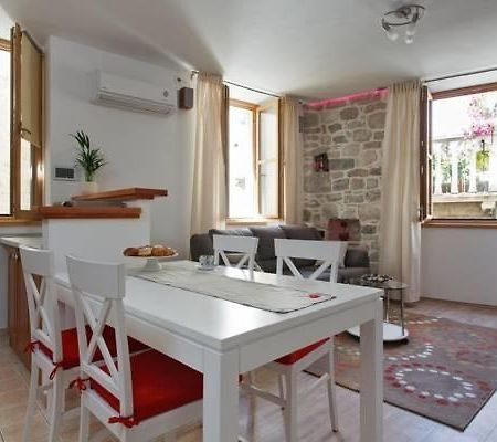 Old Town Apartment Mila สปลิท ภายนอก รูปภาพ