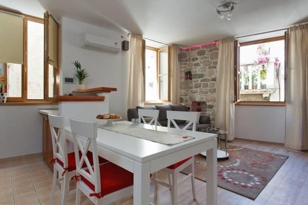 Old Town Apartment Mila สปลิท ภายนอก รูปภาพ